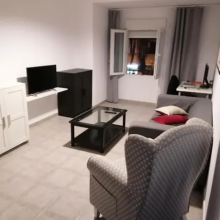 Δωμάτια σε οικογενειακή κατοικία Fully Furnished Double *